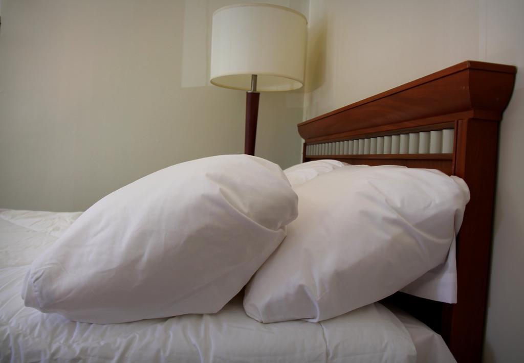 Toronto Central Hotel Room photo